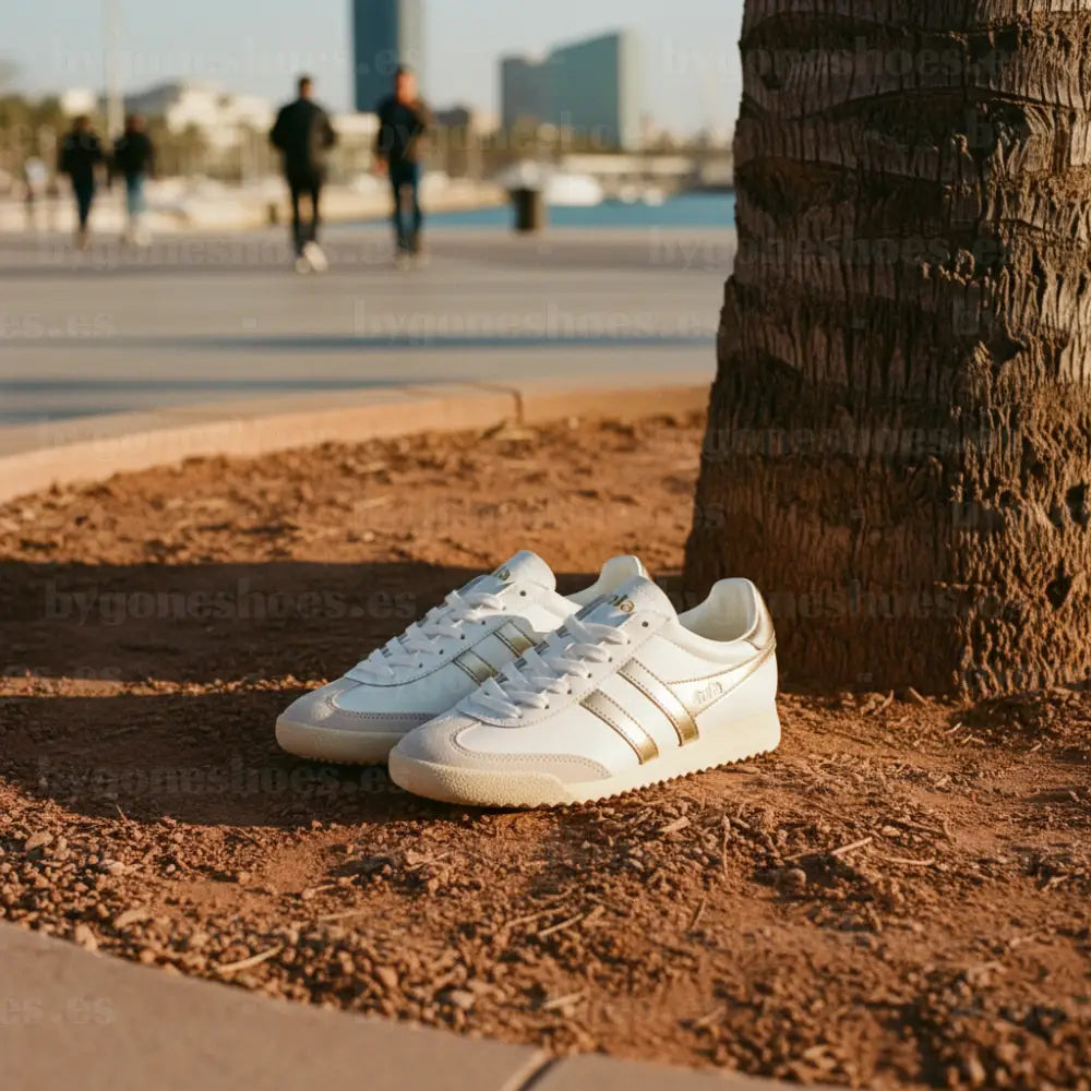 Banner Torpedo Mirror - Zapatillas planas junto a palmera