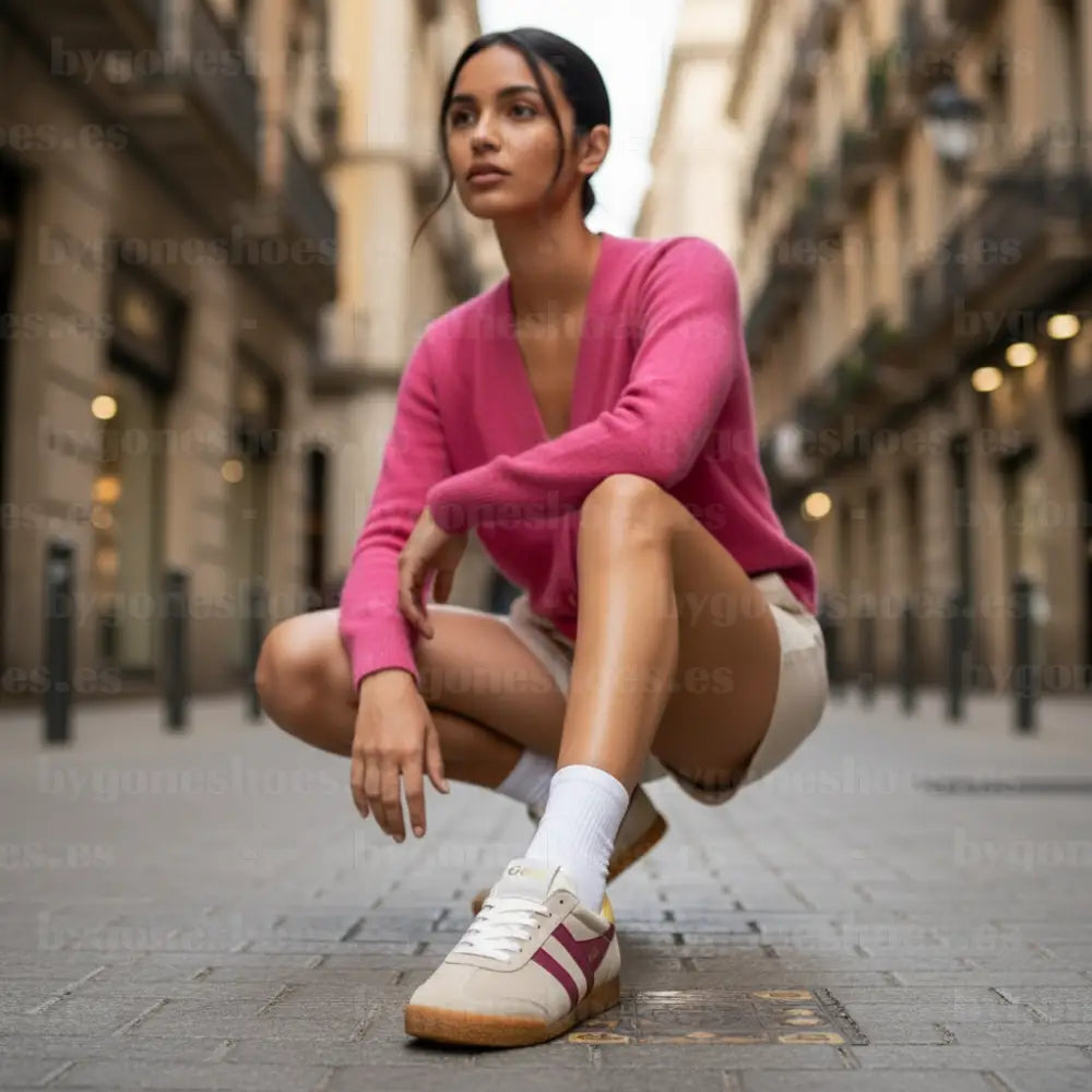Chica morena con Gola Elan BONE/CERISE/POLLEN - Ángulo 1