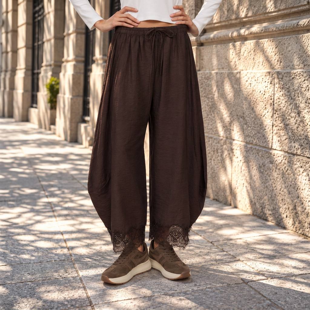 Versión cuadrada del detalle de pantalón y zapatillas